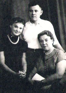 Люся с родителями